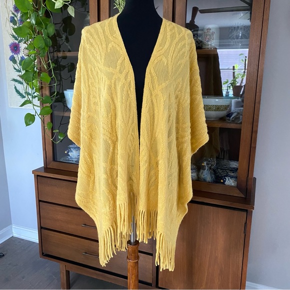Do everything in Love Brand Open Knit Kimono with Fringe Tassels - Picture 2 of 9